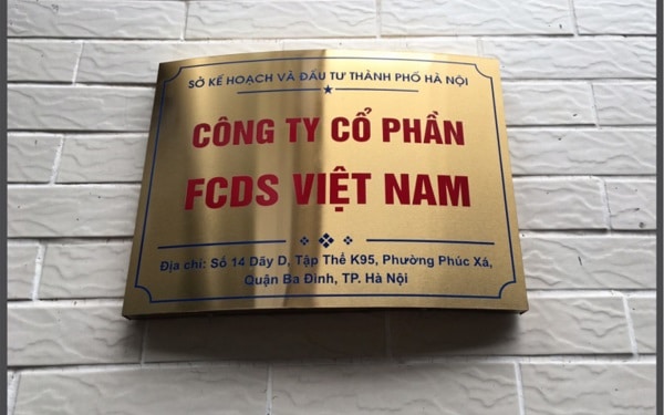 Mẫu biển công ty làm từ đồng ăn mòn đẹp - Mẫu 2