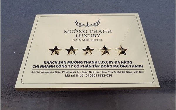 Mẫu biển công ty làm từ đồng ăn mòn đẹp - Mẫu 17