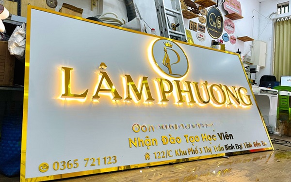 Biển quảng cáo hộp đèn mỹ phẩm