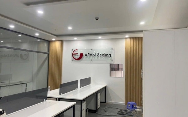 Tại sao nên lắp đặt biển backdrop ở văn phòng, quầy lễ tân