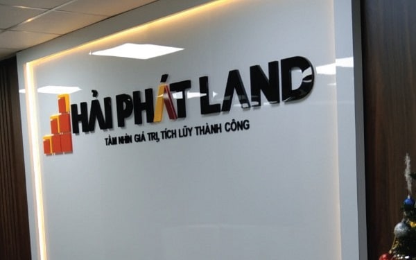 Mẫu backdrop ốp kính