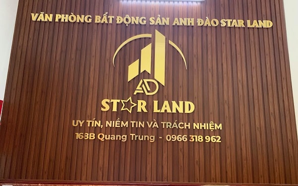 Mẫu backdrop nhựa giả gỗ